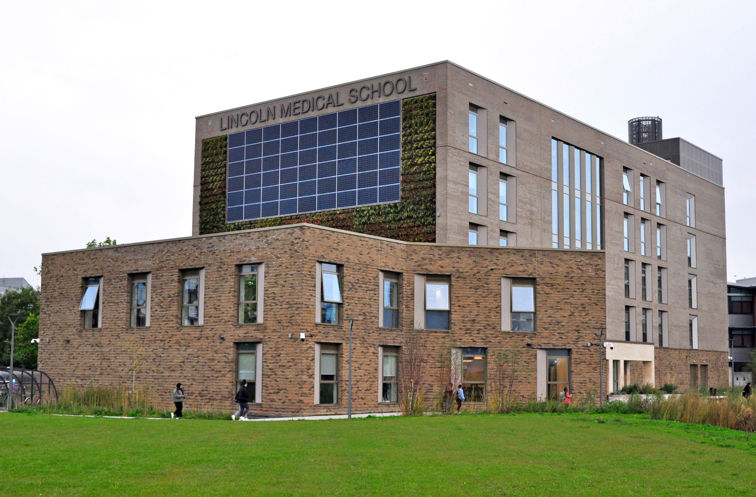 Feature 110m2 living wall for University of Lincoln medical school building